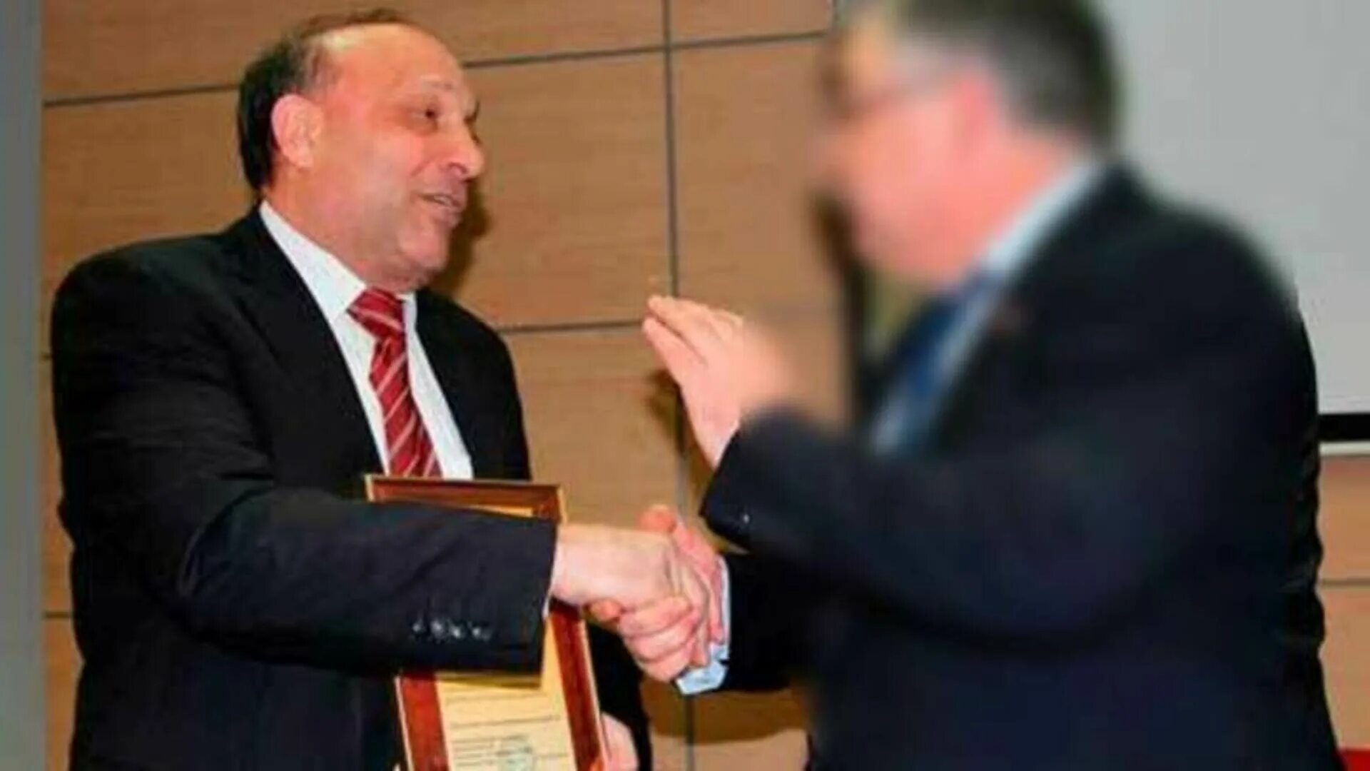 Карим бабаев аксай. Бабаев карим казимович ростов. Глава аксайского района виталий борзенко. Бабаев карим казимович. Карим бабаев ростов.