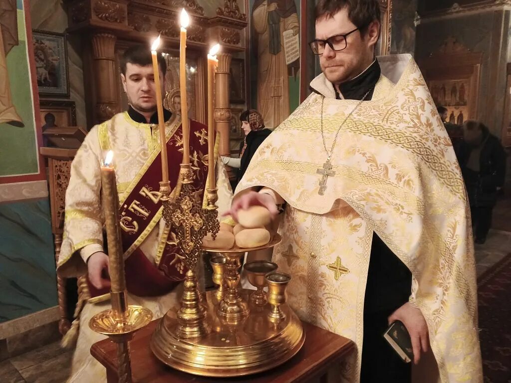 Обрезание господне литургия василия великого. Обрезание господне и василий великий. Богослужение на обрезание господне и василия. Иерей димитрий полещук. Обрезание господне литургия василия великого.