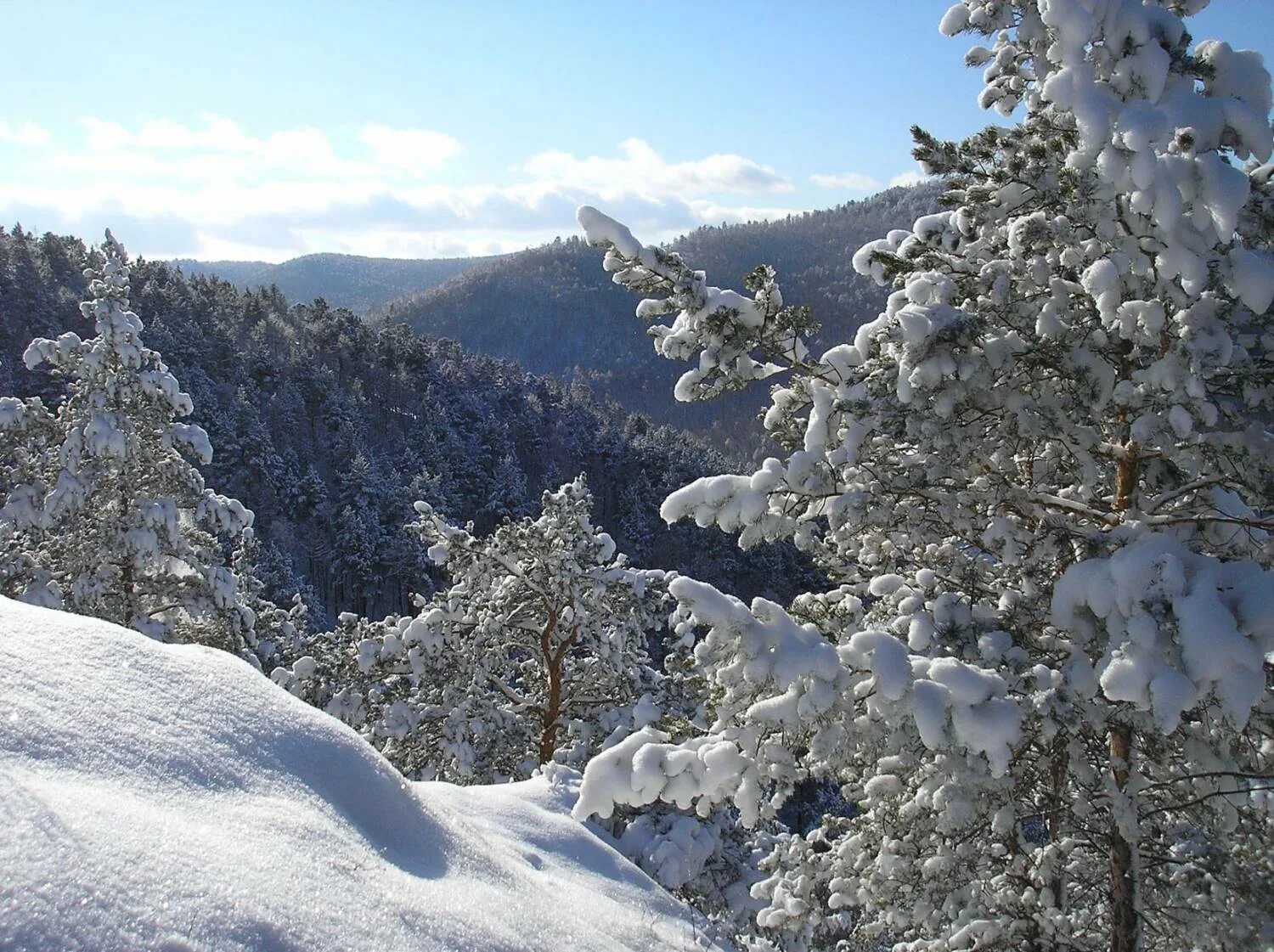 сшгэс хакасия мемориал. зимняя хакасия. горная гряда сундуки хакасия. хакасия январь. зима в горах хакасии.