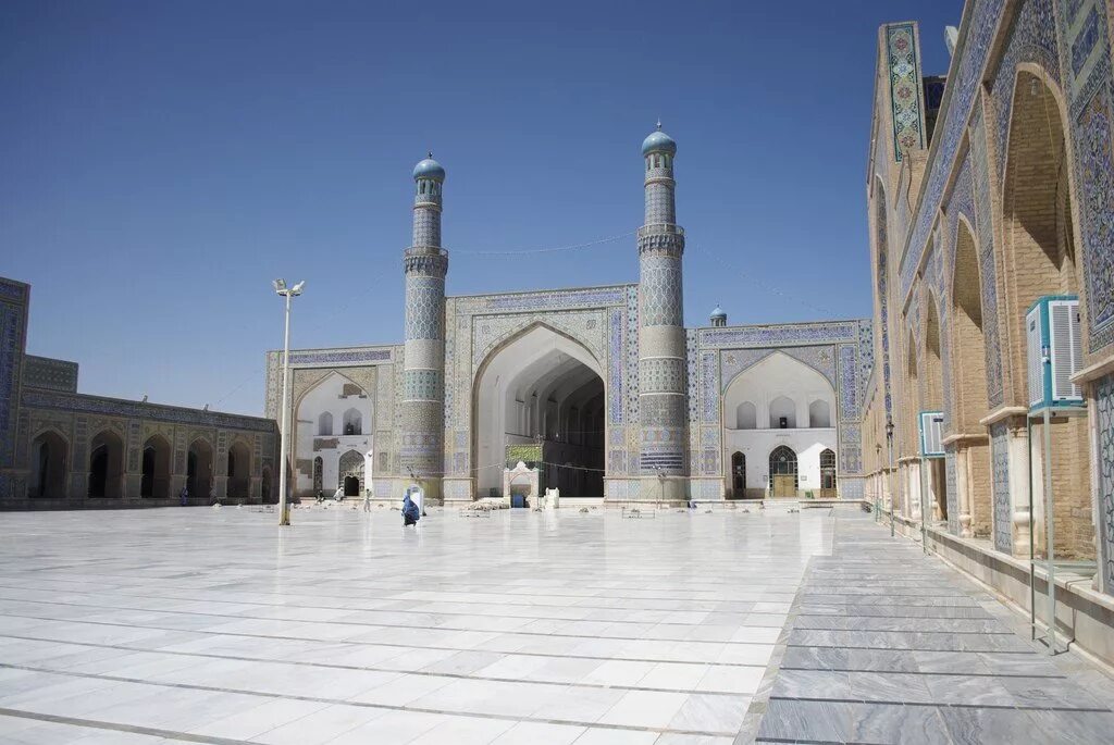 Дворец халифа в багдаде. Дворец халифа в багдаде. Мечеть в кайруане в тунисе. Культура арабского халифата доклад. Медресе в халифате.