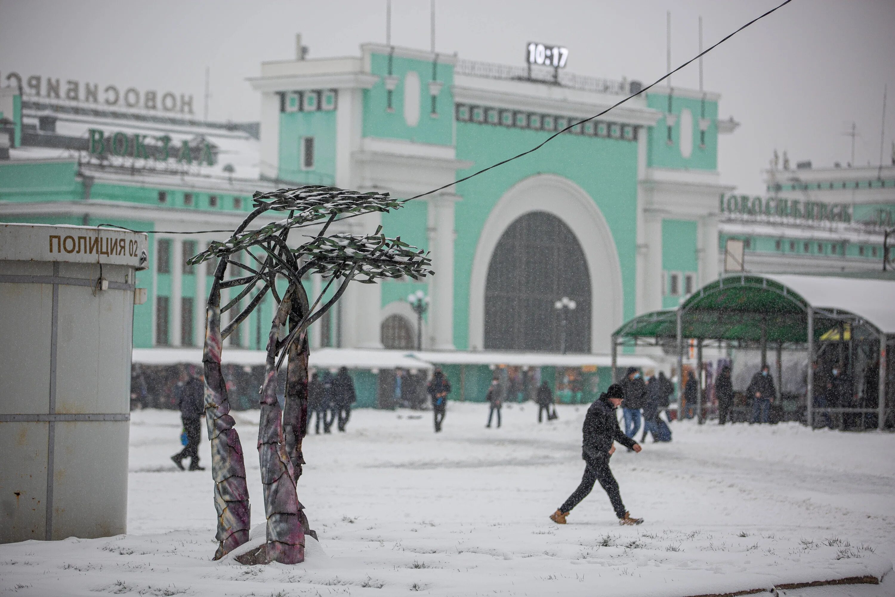 Зимой купить в новосибирске. Новосибирск зима 2022. Улицы Новосибирска зимой. Новосибирск зимой люди. Снег в Новосибирске.