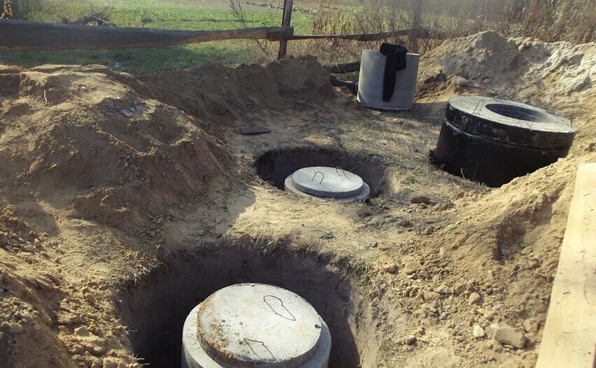 Рытье колодцев. Копаем колодцы. Копание колодца. Копание колодца. Копание канализационных колец.