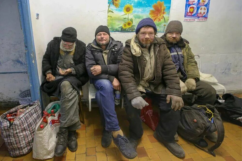 Бомж нападает