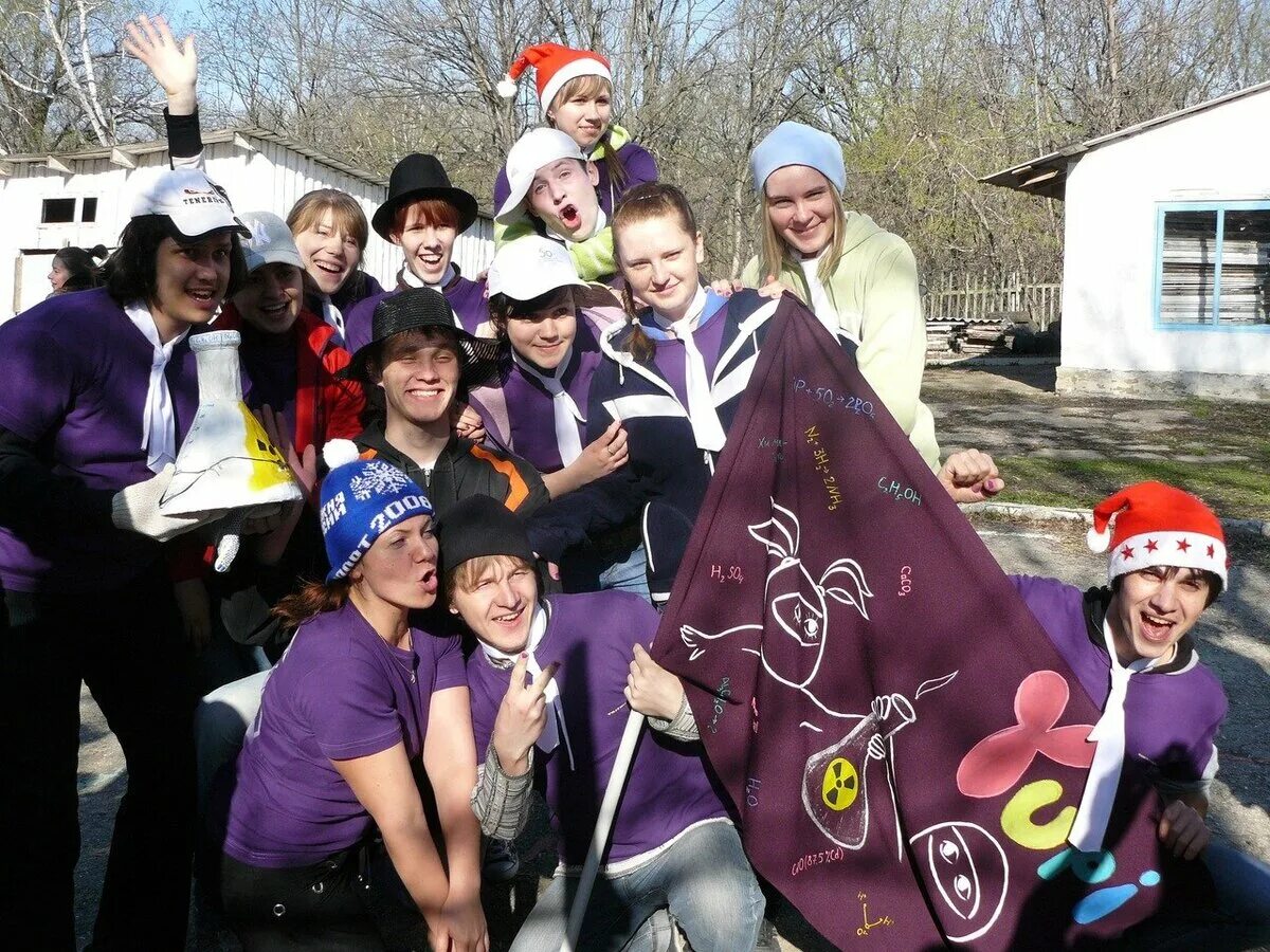 Мдц артек вожатый. Лагерь артек лагеря. Мау дол орленок илишевский район. Вдц орленок вожатые. Артек лагерь вожатская.