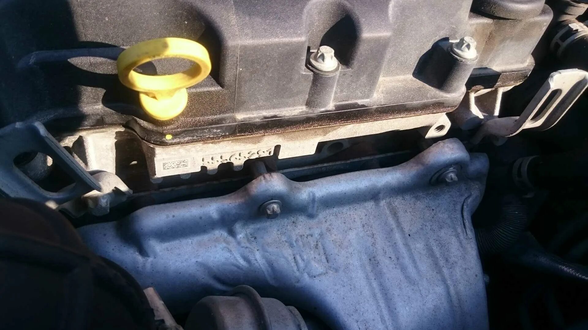 Масло из под крышки фильтра Opel Astra j2013. Течь масла из клапана