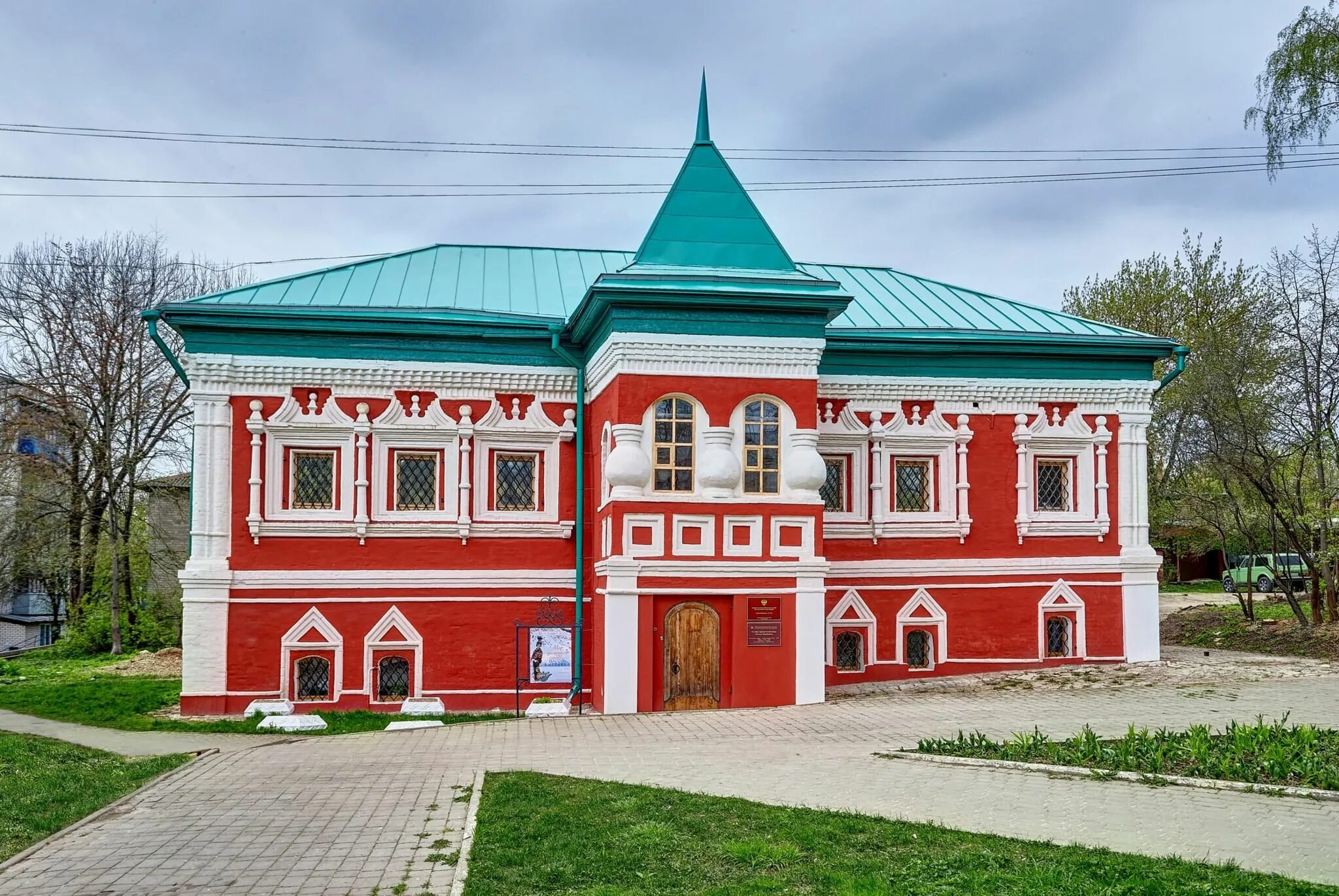 Дом калуга центр. Палаты купцов коробовых калуга. каменные палаты коробова калуга. дом купца коробова в калуге. палаты коробовых калуга 17 века.