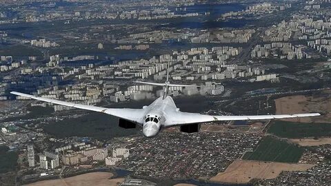 Самолет находящийся в полете 120 метров