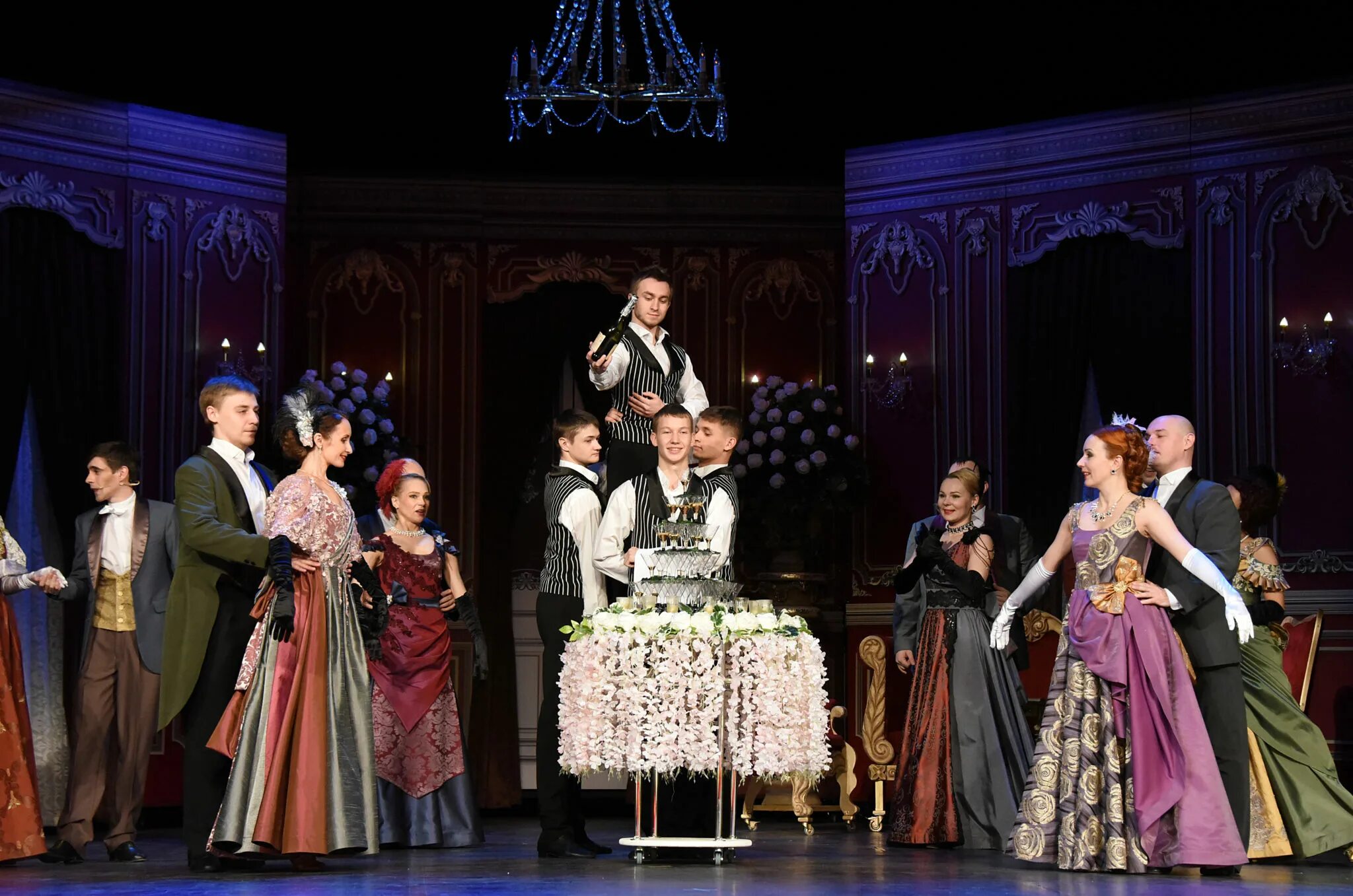 Парижские тайны мюзикл. Парижские тайны мюзикл нижний новгород. Парижский мюзикл. Парижские тайны мюзикл. Парижские тайны муз театр боброва.