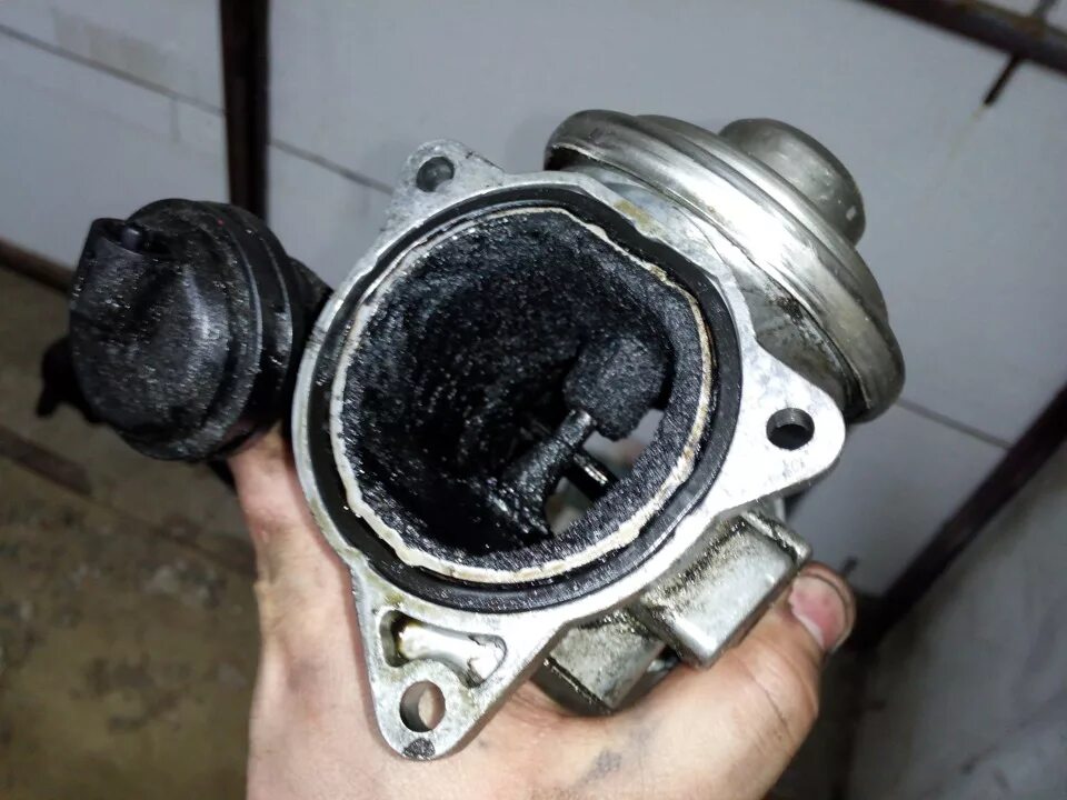 Клапан EGR Volkswagen b7. Клапан EGR Passat b6. Клапан ЕГР Пассат б6 дизель. Клапан EGR VW Passat b5.