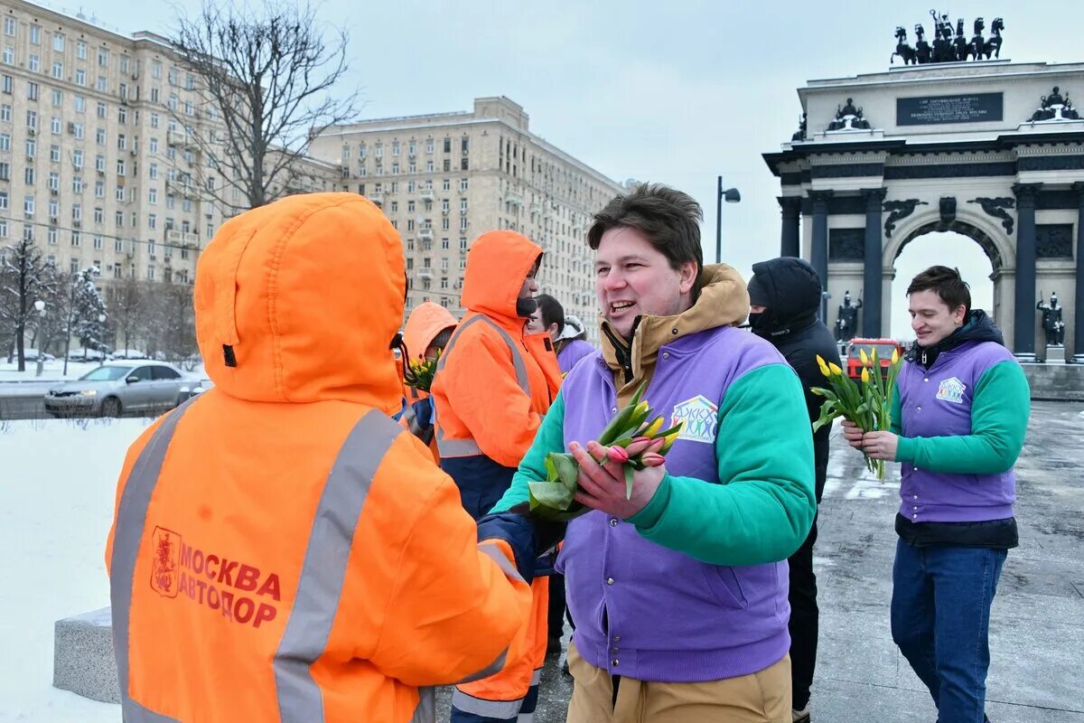 Волонтеры Москвы. Волонтёрство в Москве. Волонтеры Москвы и области Московской. Волонтеры Подмосковья сердце.