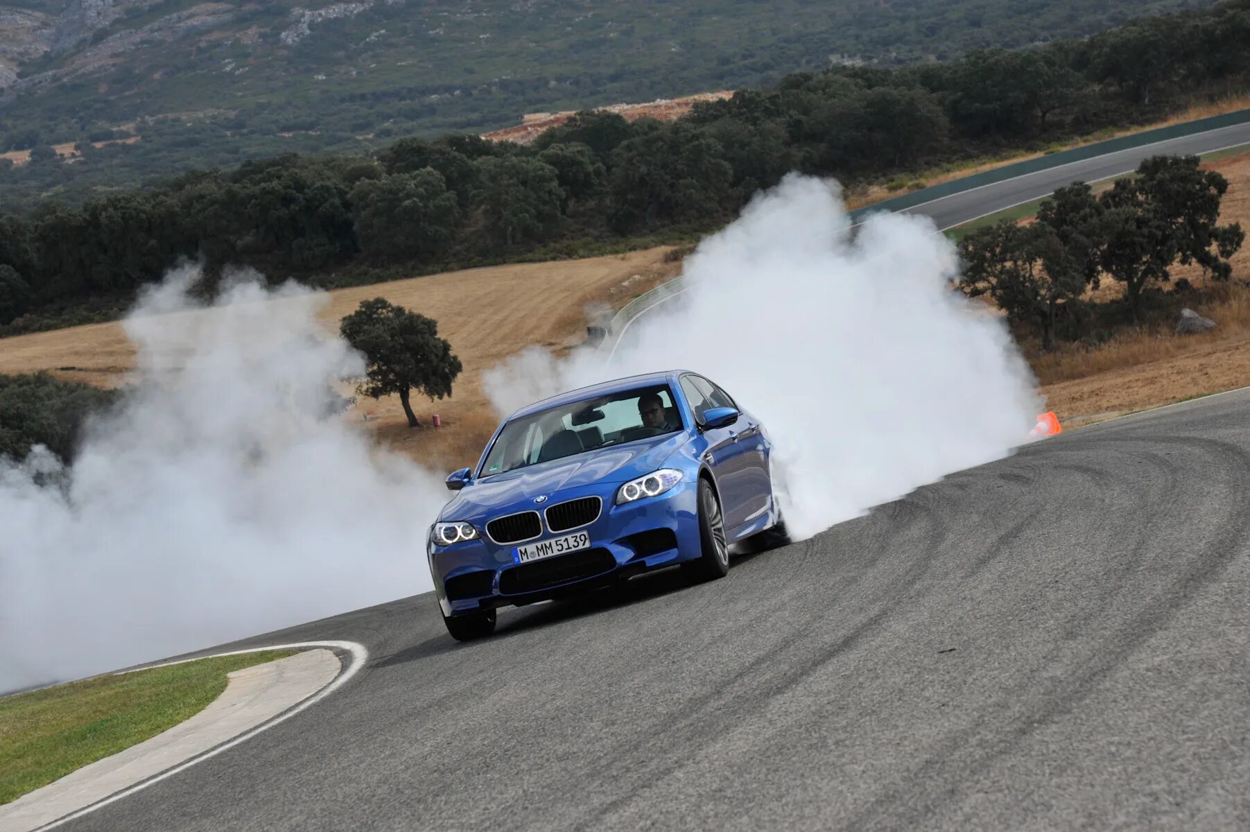 Bmw m5 f90 в дрифте. Bmw m4 дрифт. Bmw m5 f10 drift. Bmw 5 дрифт. Bmw m5 f90 drift.