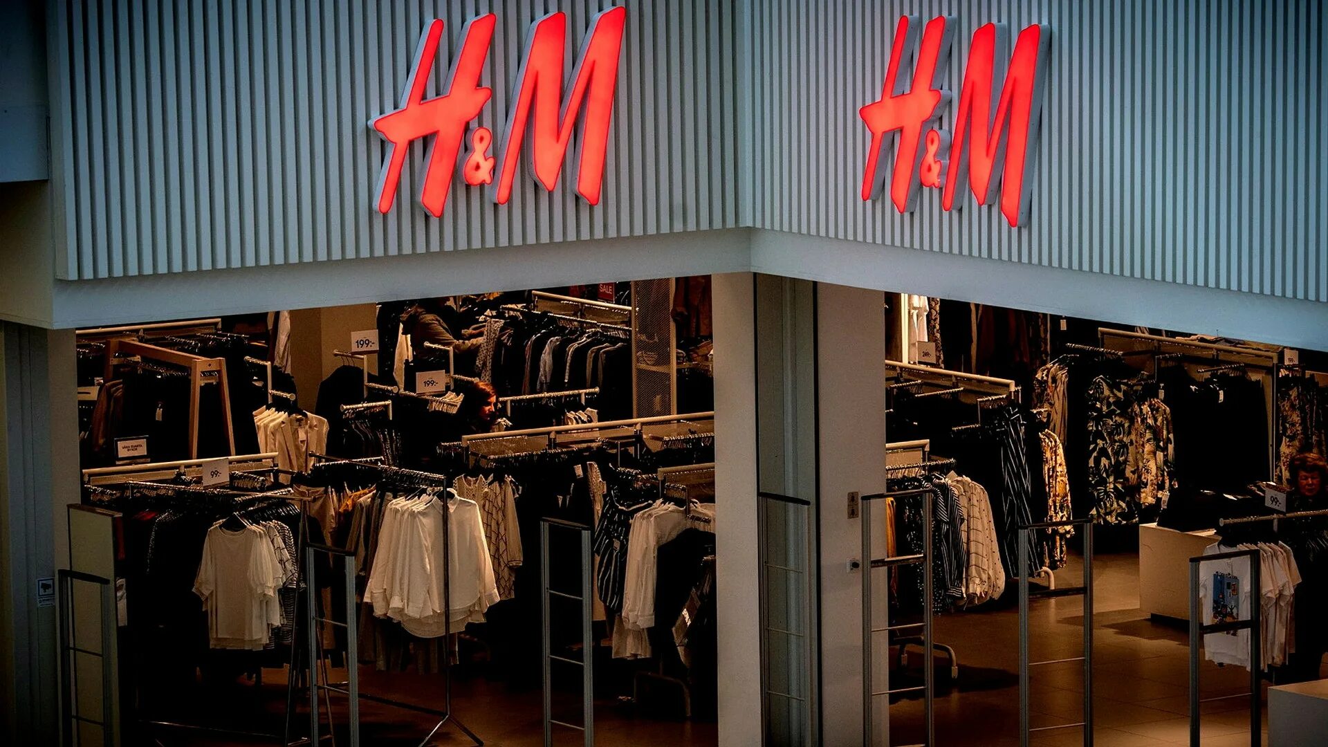 H m ch. H&M миссия. H&M фото. H&M Германия. H M магазин.