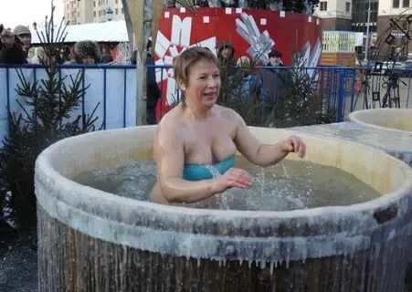 Купаться в бочке
