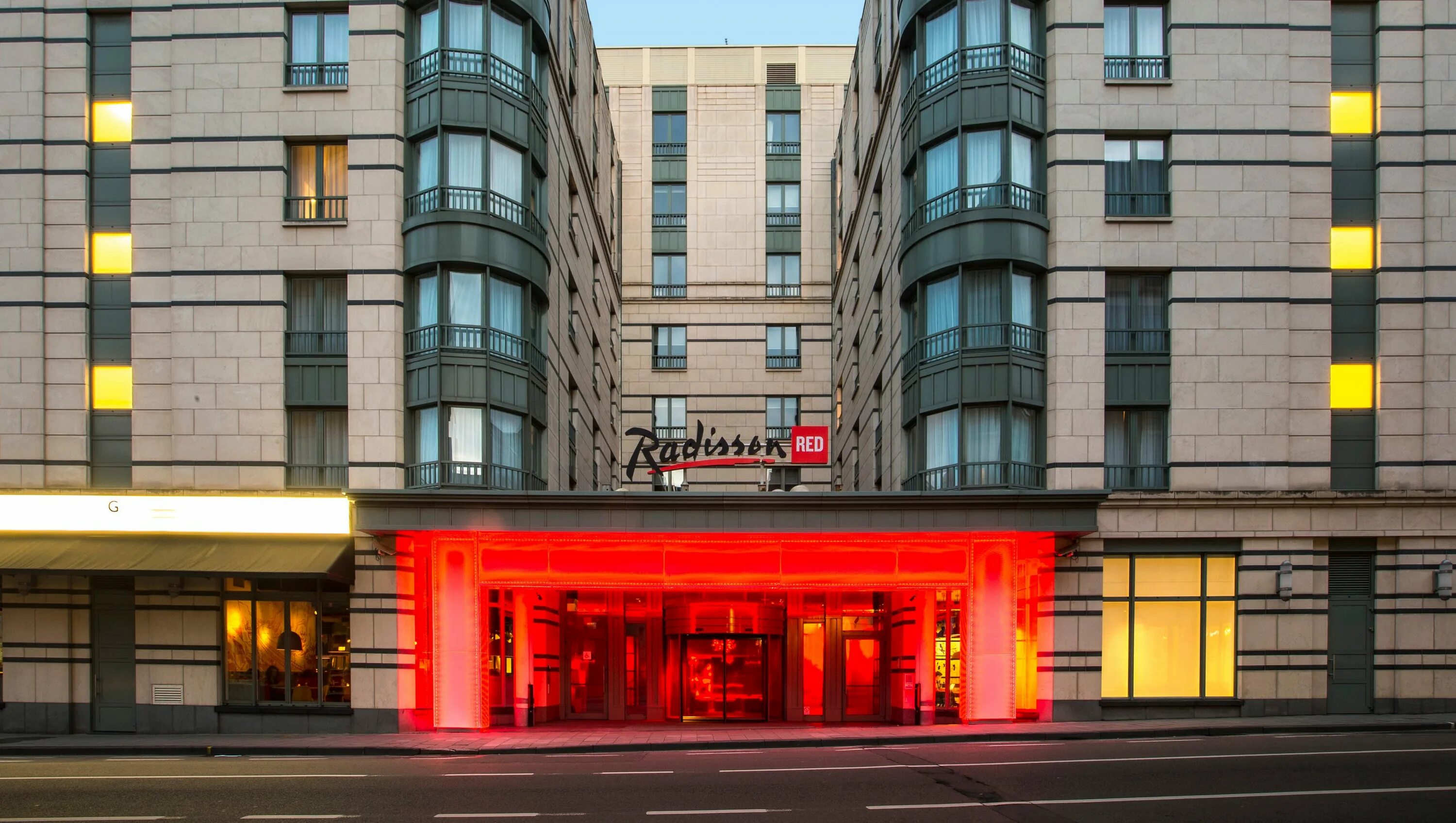 Radisson red. Radisson red hotel. рэдиссон ред тбилиси. radisson литейный 5/19. radisson red usa.