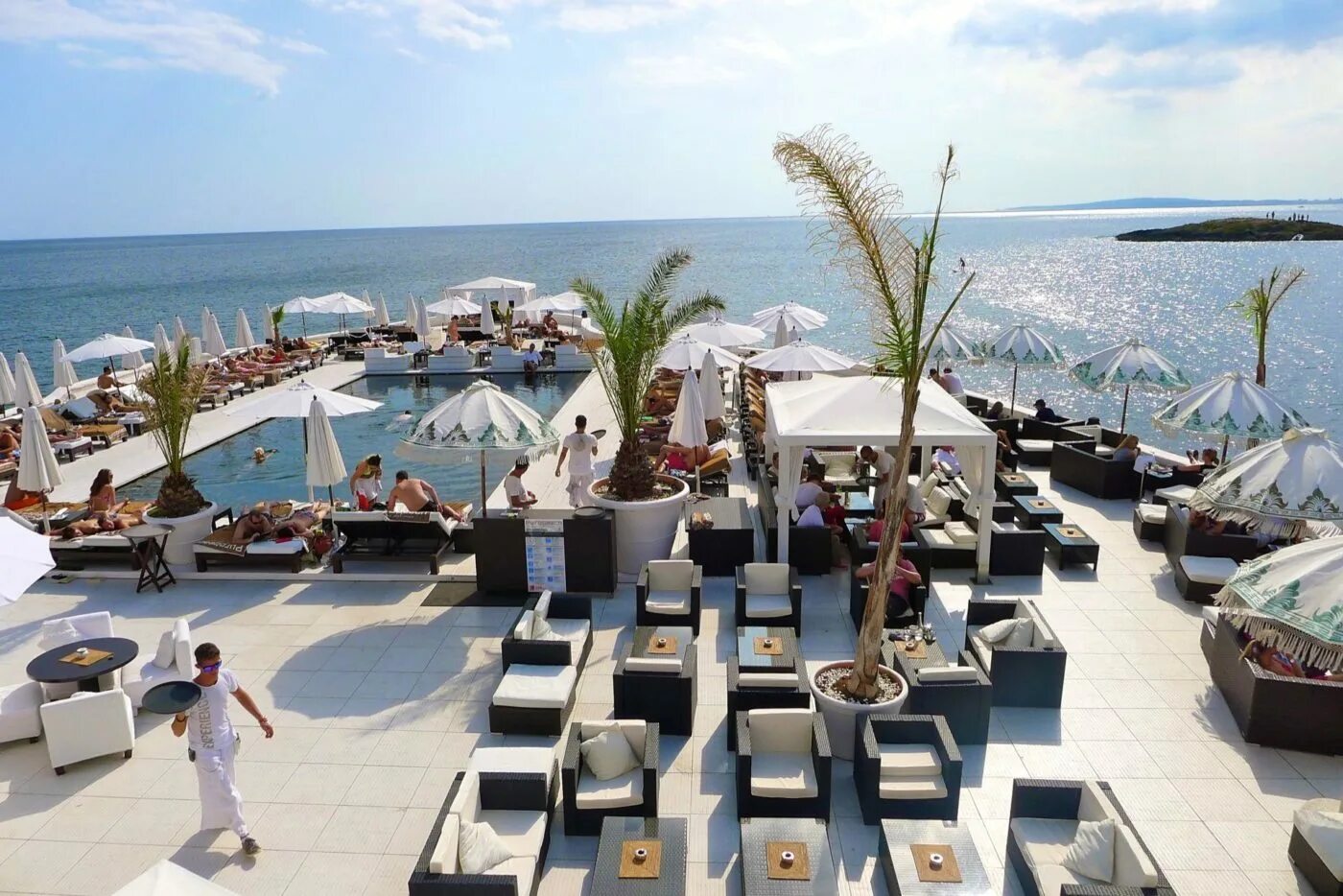 Nikki Beach Club Пальма де Майорка. Отрада Бич клаб. Пляжный клуб. Клуб бар на пляже. Beach club цена