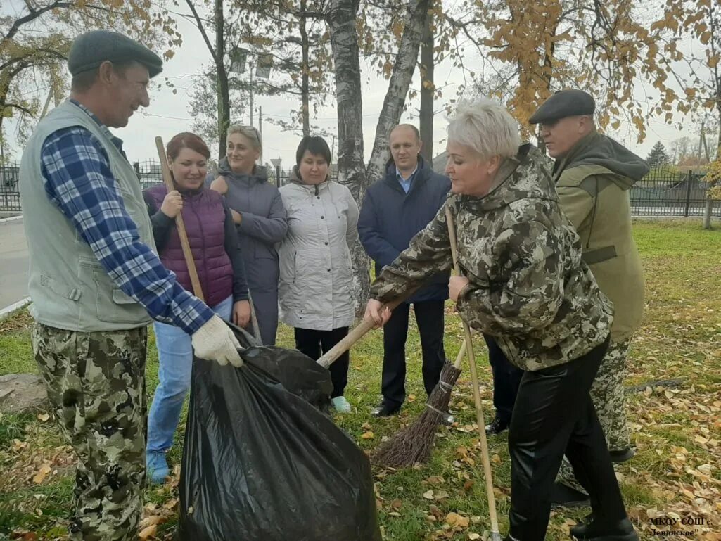 Учителя на субботнике. Учителя субботник. Учителя субботник. Учителя на субботнике. Учителя субботник.