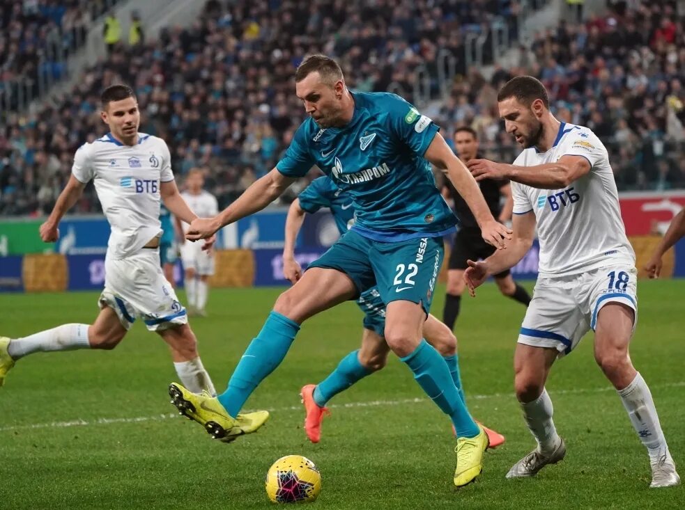 Прямой эфир футбол зенит динамо. Зенит Динамо 3-1. Матч Зенит Динамо. Футбольный матч Зенит. Зенит футбол матч.