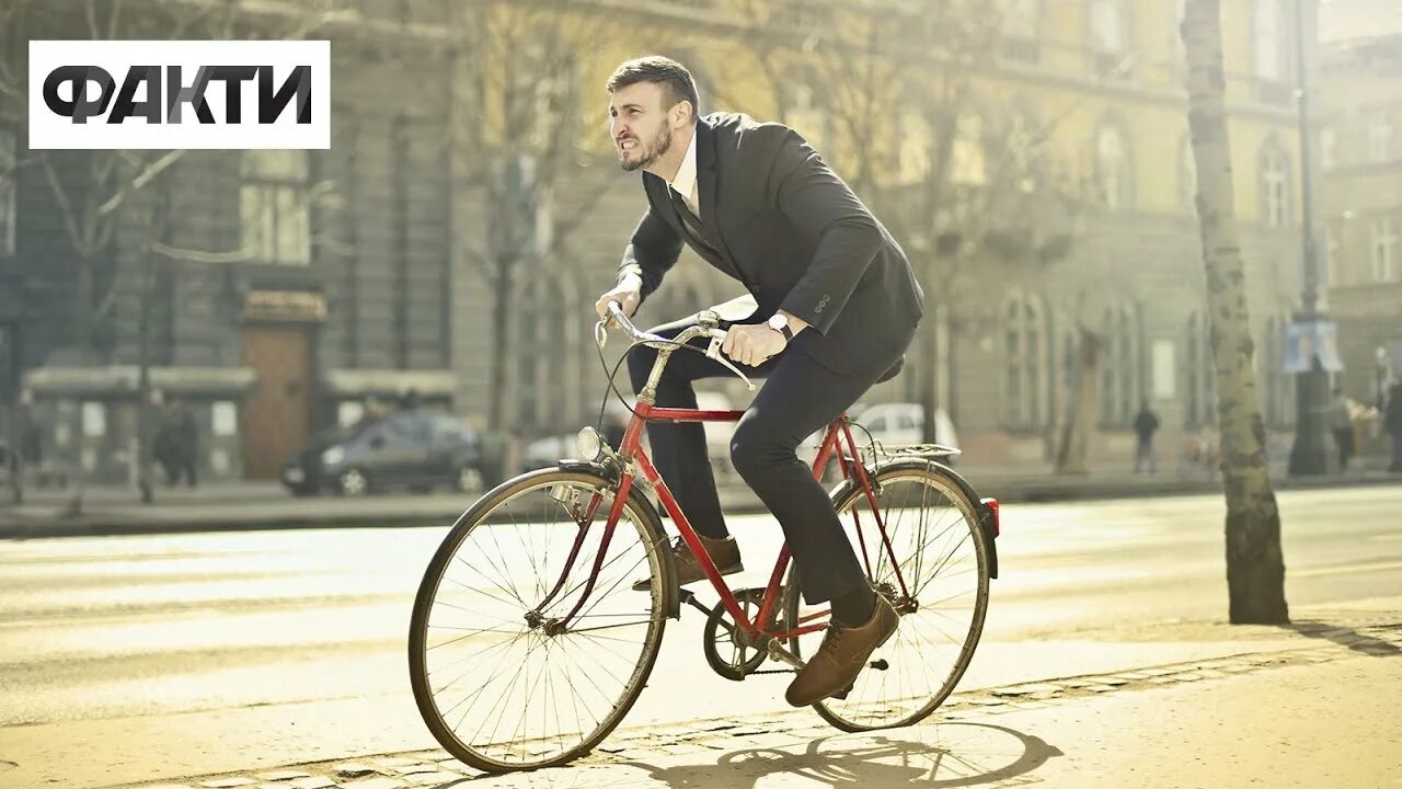 Мужчина и женщина на велосипеде. Приложение для велосипеда. Парень на bmx. Красивые парни на велосипедах. Парень на велосипеде клип.