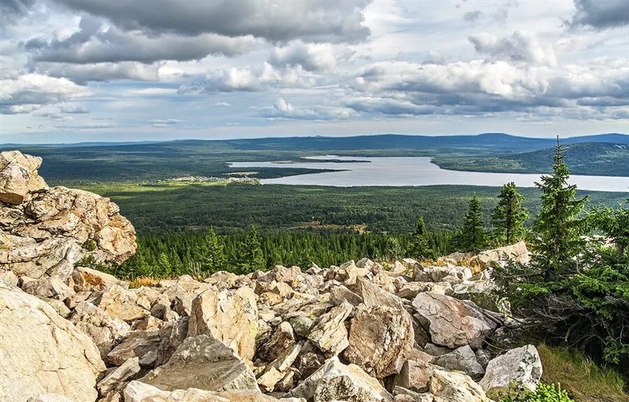 Нац парк Зюраткуль. Медвежья гора Зюраткуль. Гора Зюраткуль Челябинская. Зюраткуль Уральская Швейцария.