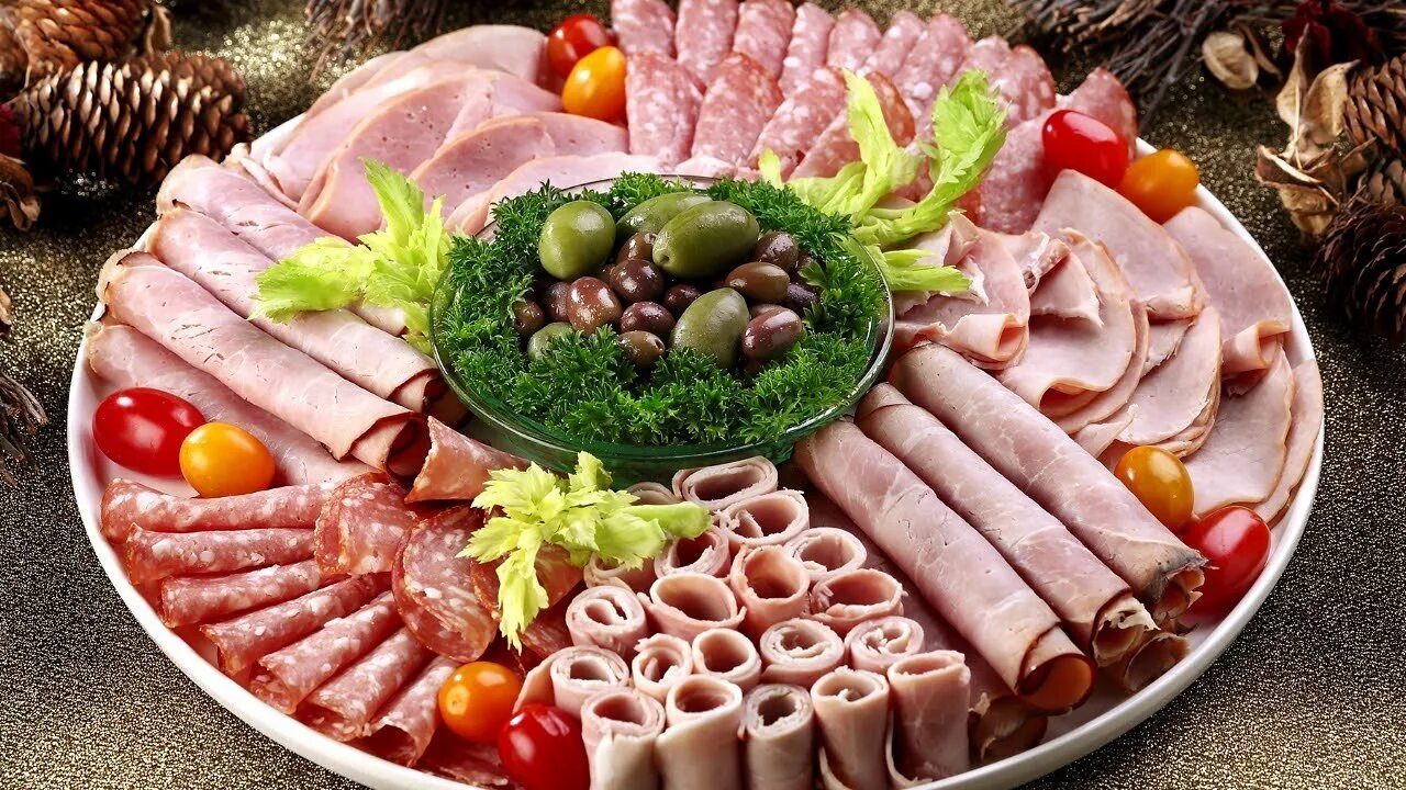 2025 какого животного что готовить на стол. Мясное ассорти форте белло. мясная тарелка. мясная нарезка. мясная нарезка на праздничный стол.