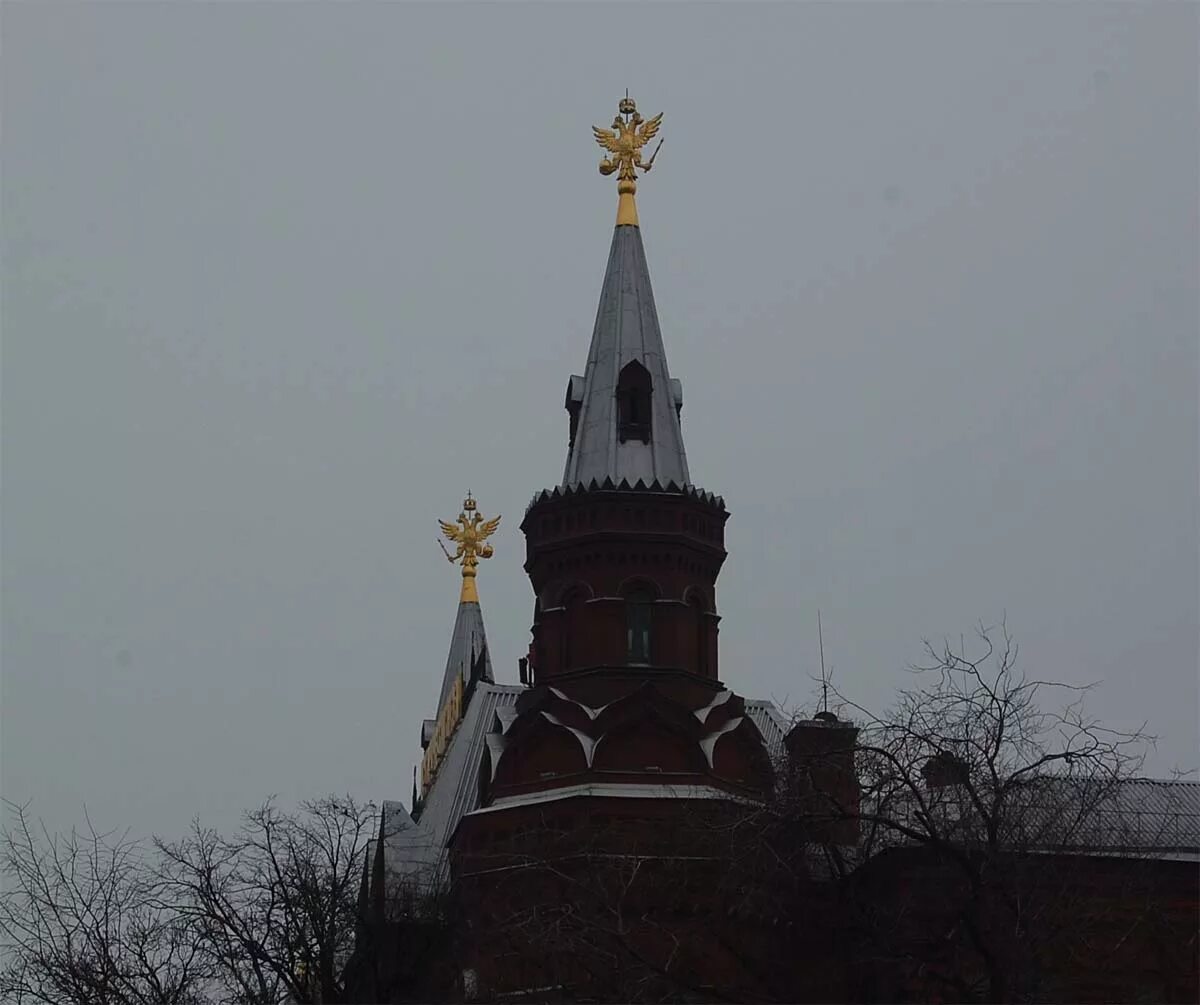 Что было на башнях кремля. Двуглавый орел на спасской башне московского кремля. двуглавые орлы на башнях московского кремля. орел на спасской башне кремля. спасская башня с двуглавым орлом.