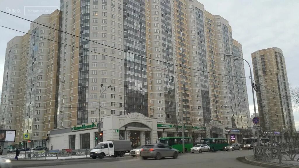 Купить торговое помещение, 974.7 м² по адресу Свердловская область, Екатеринбург