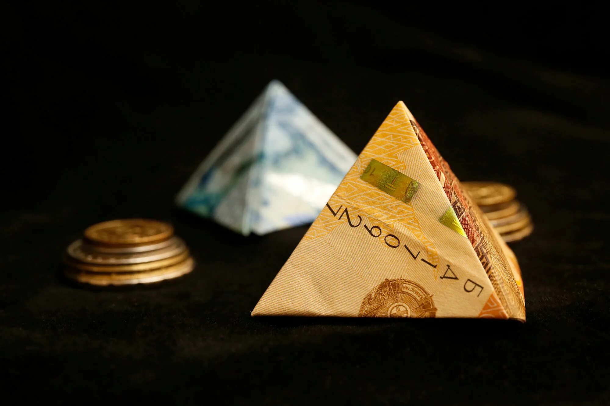 Мошенники финансовые пирамиды. Финансовая пирамида. Денежная пирамида. Известные финансовые пирамиды. Пирамида мошенничество.