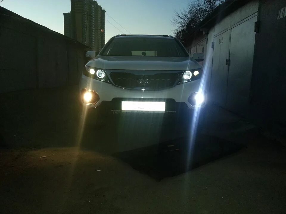 ПТФ led на Kia Sorento 2005. Кия Соренто 1 лампочки в ПТФ. Лампы Киа Соренто хм 2009-2012. Противотуманки лед Киа Соренто хм 2011. Ксенон соренто