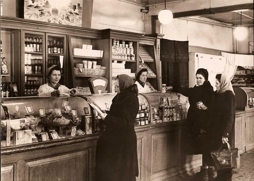 Денежная реформа 1953. Продуктовые магазины СССР В 50е. Продуктовые магазины СССР В 50е-табак. Гастроном магазин в СССР В 1950. Магазины СССР 1950.