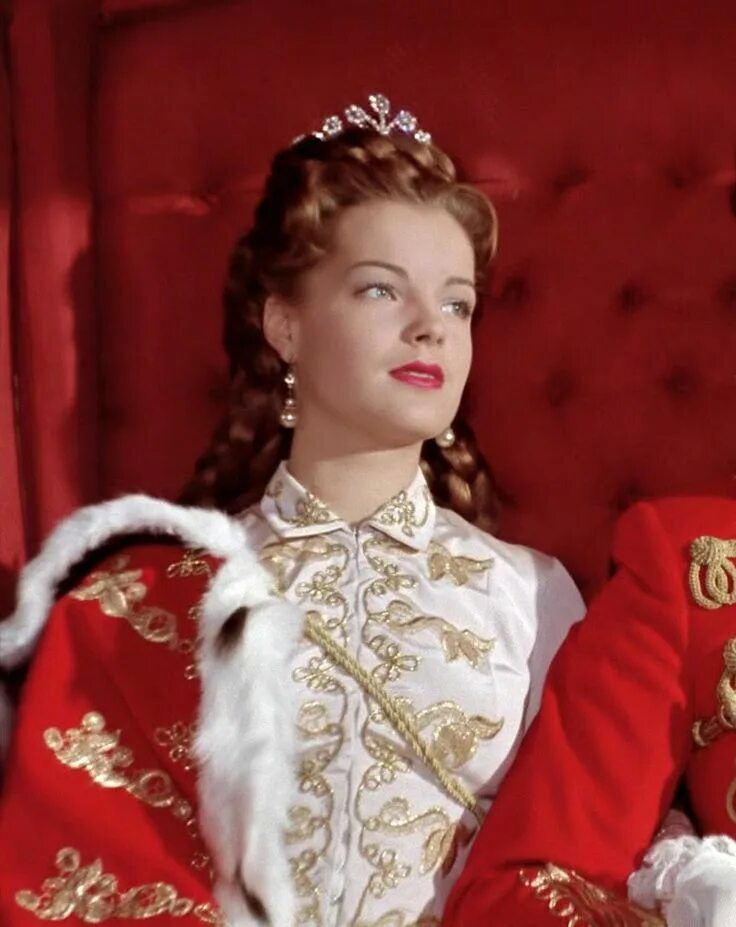 Роми шнайдер молодая. Роми шнайдер принцесса сисси платья. Роми шнайдер принцесса сисси. Императрица роми шнайдер. Роми шнайдер принцесса сисси платья.