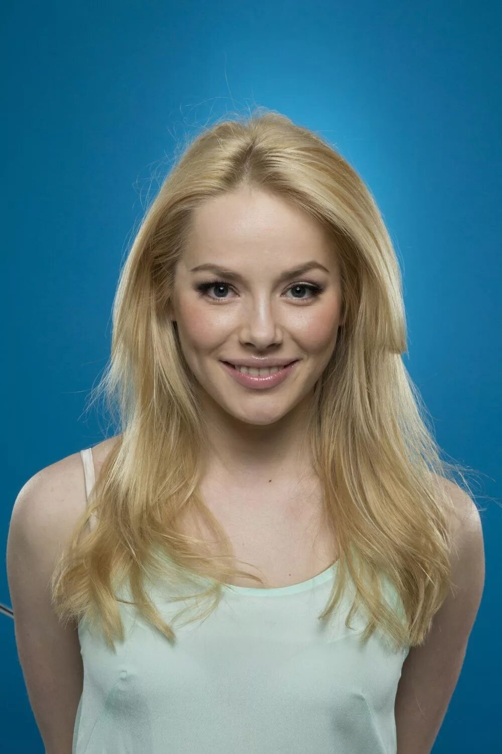 Зоя бербер лера оборина. Зоя бербер лера. Лера наумова. Как зовут леру из реальных пацанов. Зоя бербер 2020.