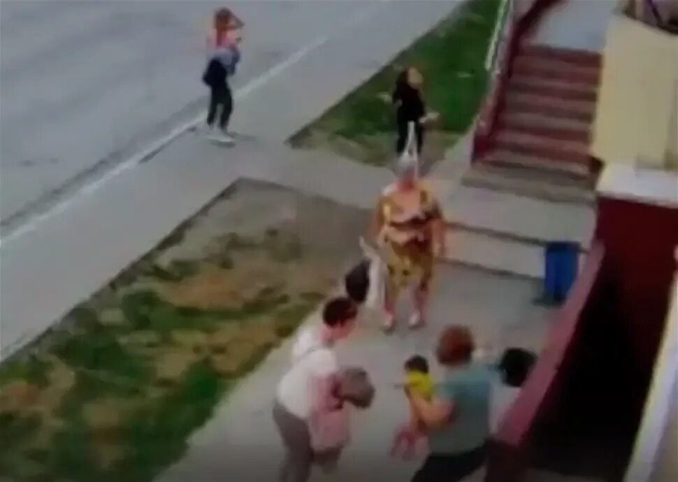 Выпала с 8 этажа в махачкале. Новосибирск девочка выпала из окна. Мияги ребенок выпал из окна. Многоэтажки фото. Ребенок выпал из окна новосибирск.