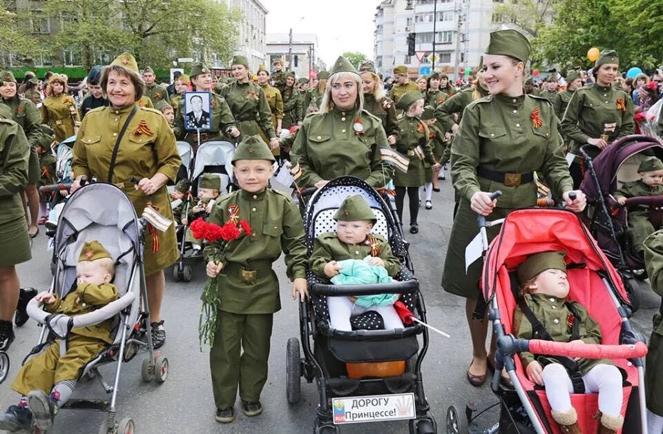 Дети на 9 мая в военной. Дети в военной форме на 9 мая. День Победы для детей. Победобесие. 9 мая маме