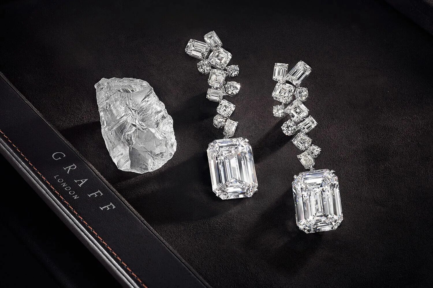 Инвестирование в драгоценности first class diamonds. Лоуренс Графф ювелир. Бриллианты Graff. Графф Даймондс серьги. Серьги Graff с бриллиантами.