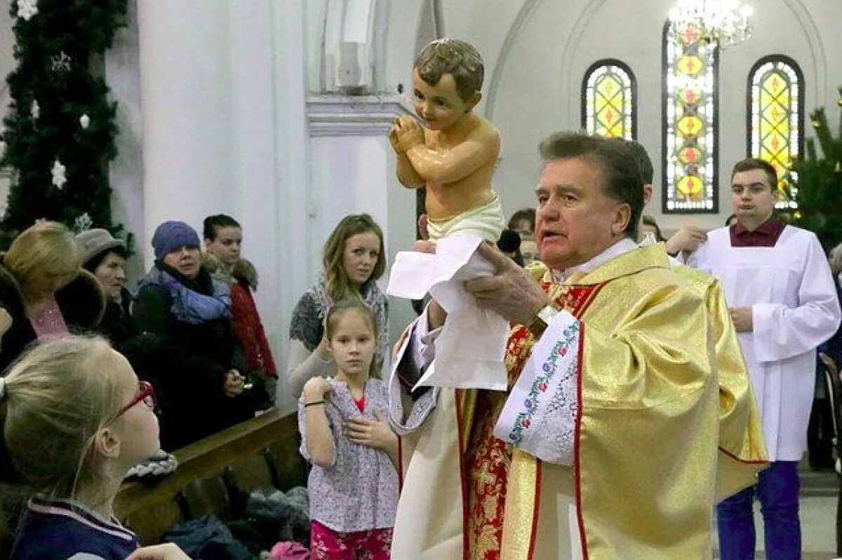 Католический интернет. Лютеранская месса. Католический интернет. Епископы в католичестве. Пастор протестантской церкви.