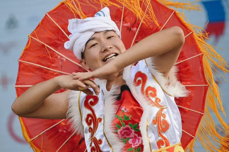 Chinese in moscow. Chinese in moscow. китайцы в москве. иностранные туристы в москве. Chinese in moscow.