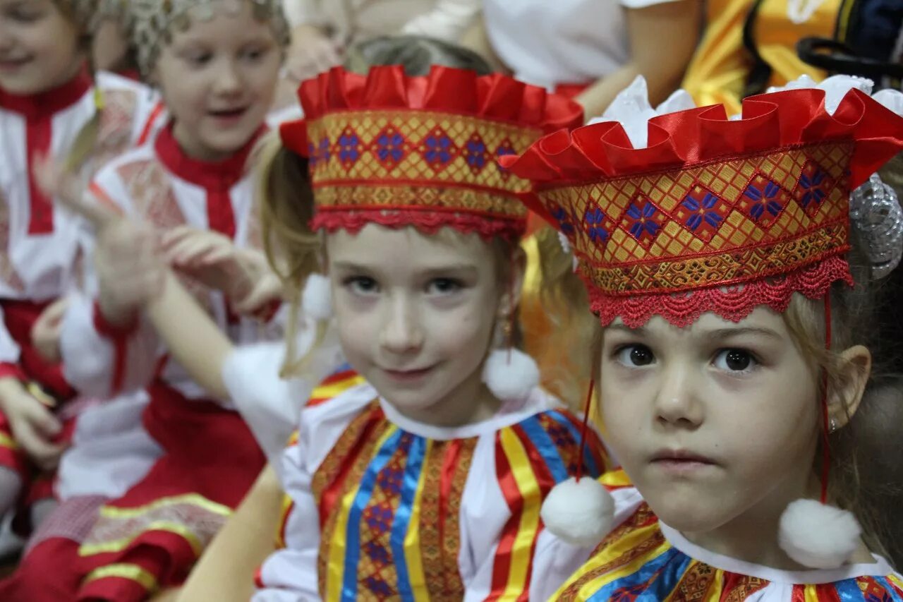 Дружба народа видео. Многонациональный хоровод. Дети разных народов России. Народы для детей. Дружба народов дети.