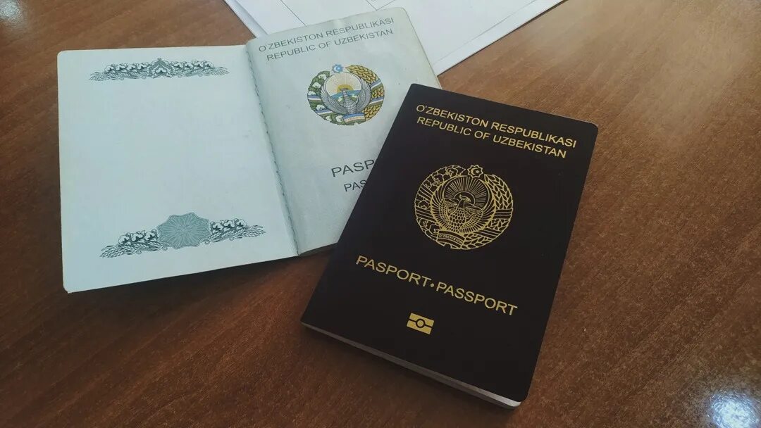 Passport uzbekistan. Узбекистан паспорт загран. Паспорт Узбекистана 2022. Заграничный паспорт Узбекистана 2021. Паспорт Узбекистана новый.