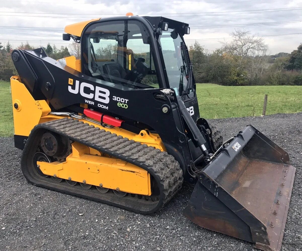 Погрузчик JCB 300t. JCB 300. JCB 300 мини погрузчик. Трактор Джей си би. Jcb 3cx технические