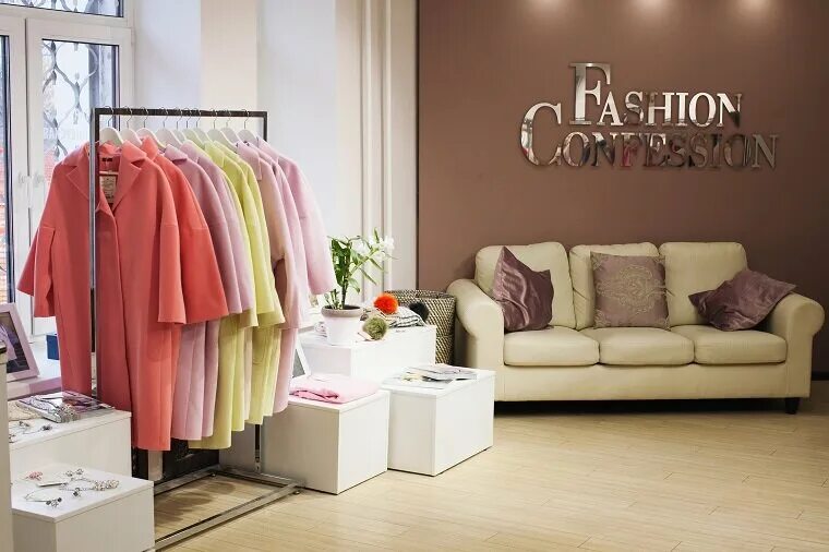 Шоу рум одежды названия. Шоу рум одежды названия. Как называется рум. Шоурум одежды. Интерьер шоу рума.