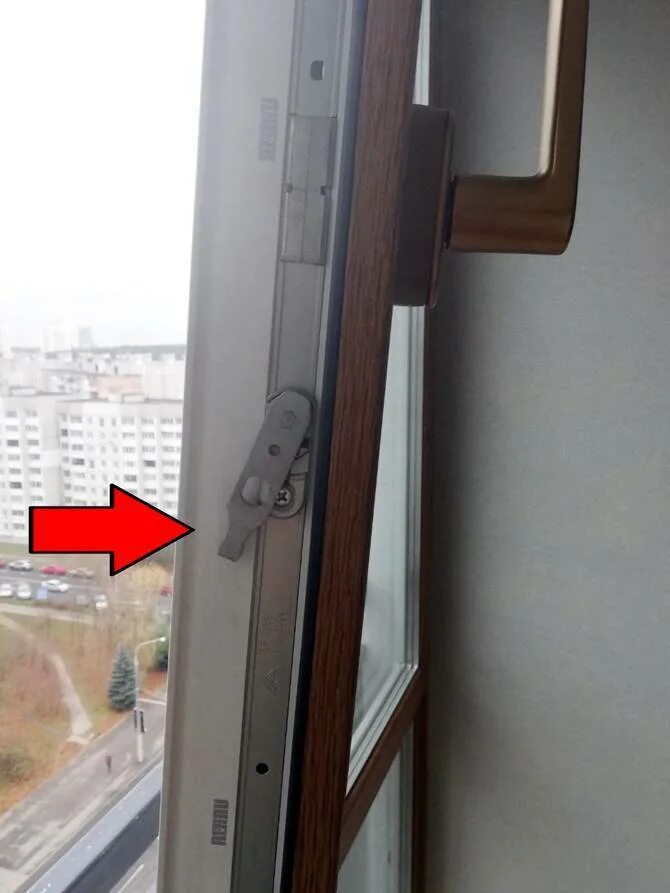 Как открыть балконную дверь изнутри