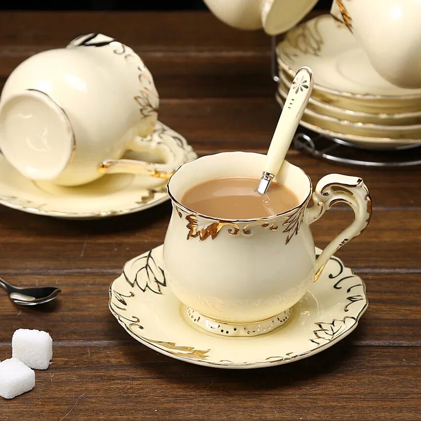 Кофейно чайный набор. Красивые кофейные чашки. Фарфоровые кофейные чашки. Фарфоровые чашки для чая. Чашечка чая.