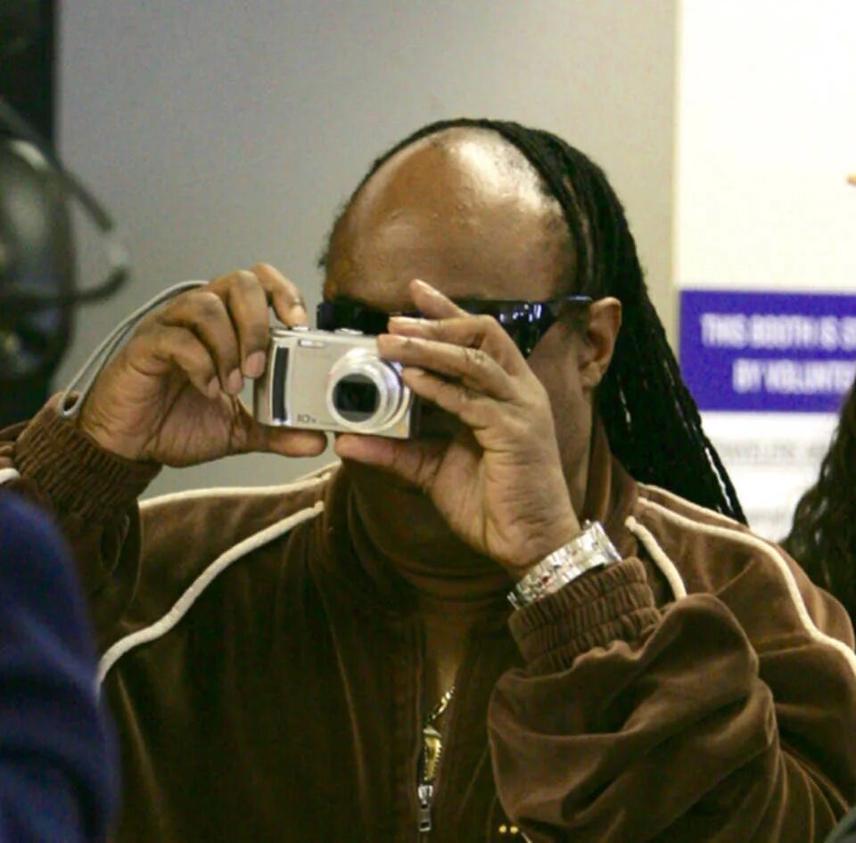 Me taking a move. семья в новой квартире. люди в квартире. песня so take me up. подъем тяжестей.