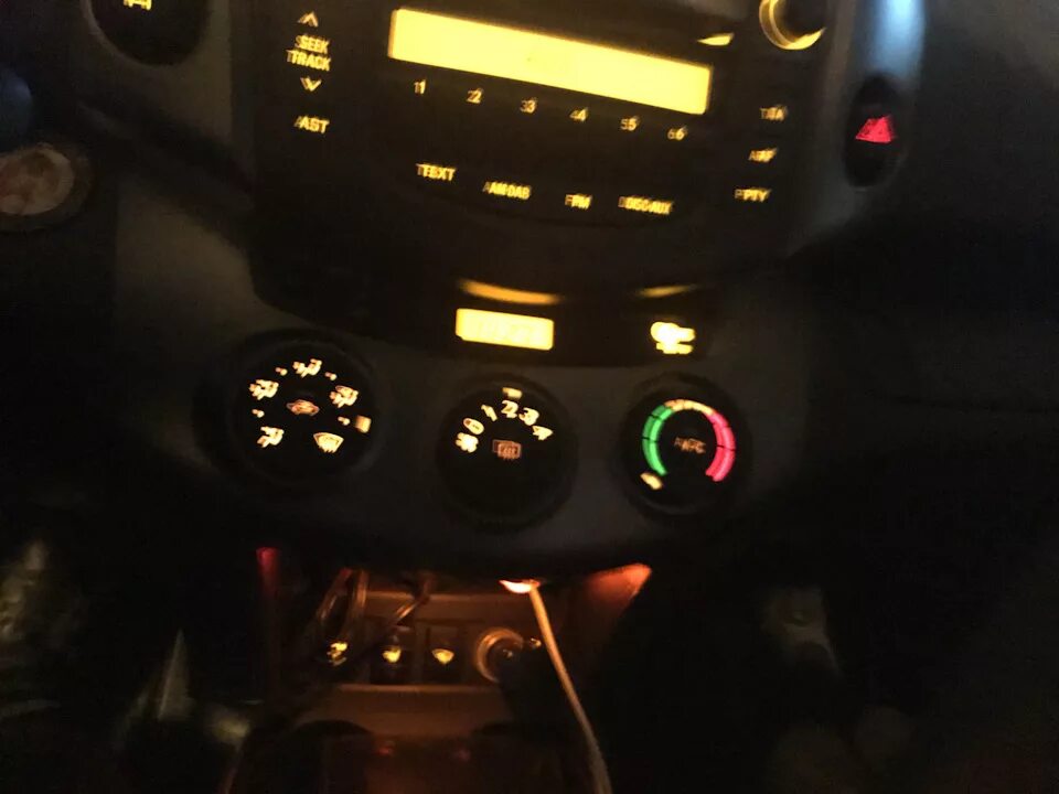 Замена задних ламп Toyota RAV4 2013 года. Фото, инструкция как поменять лампы фо