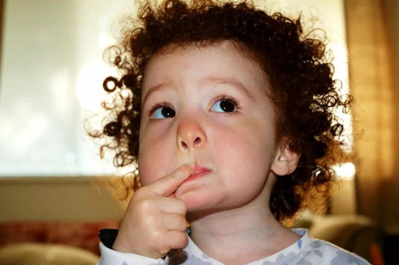 Ребенка можно подумать о. Ребенка можно подумать о. Ученик задумался. Детское недоумение. Вредная девочка.