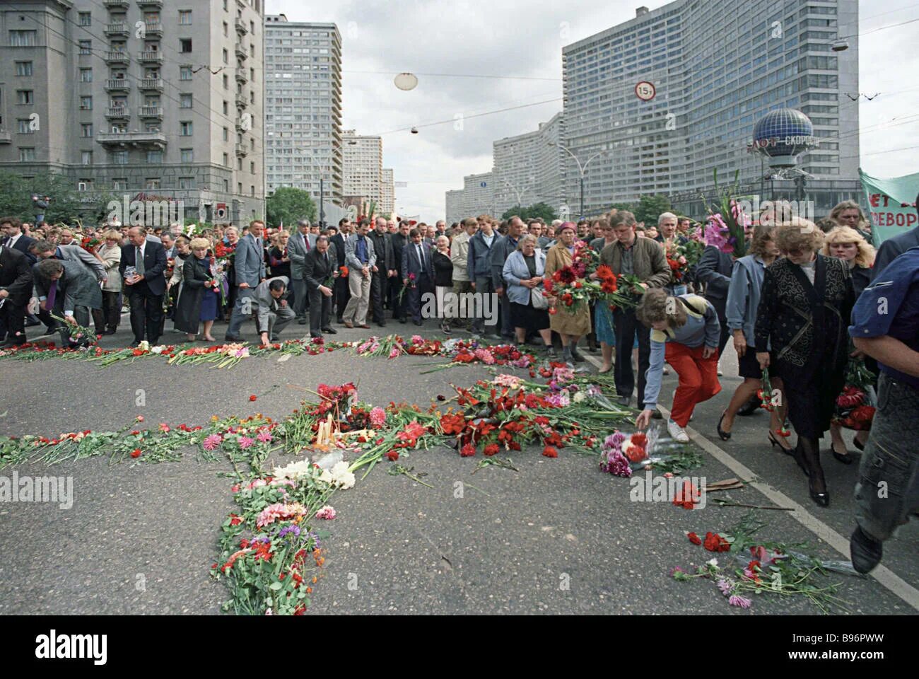 Сколько погибших на данное время. Жертвы августа 1991 путч. Похороны Москва жертвы путча. 1991 Москва путч похороны.