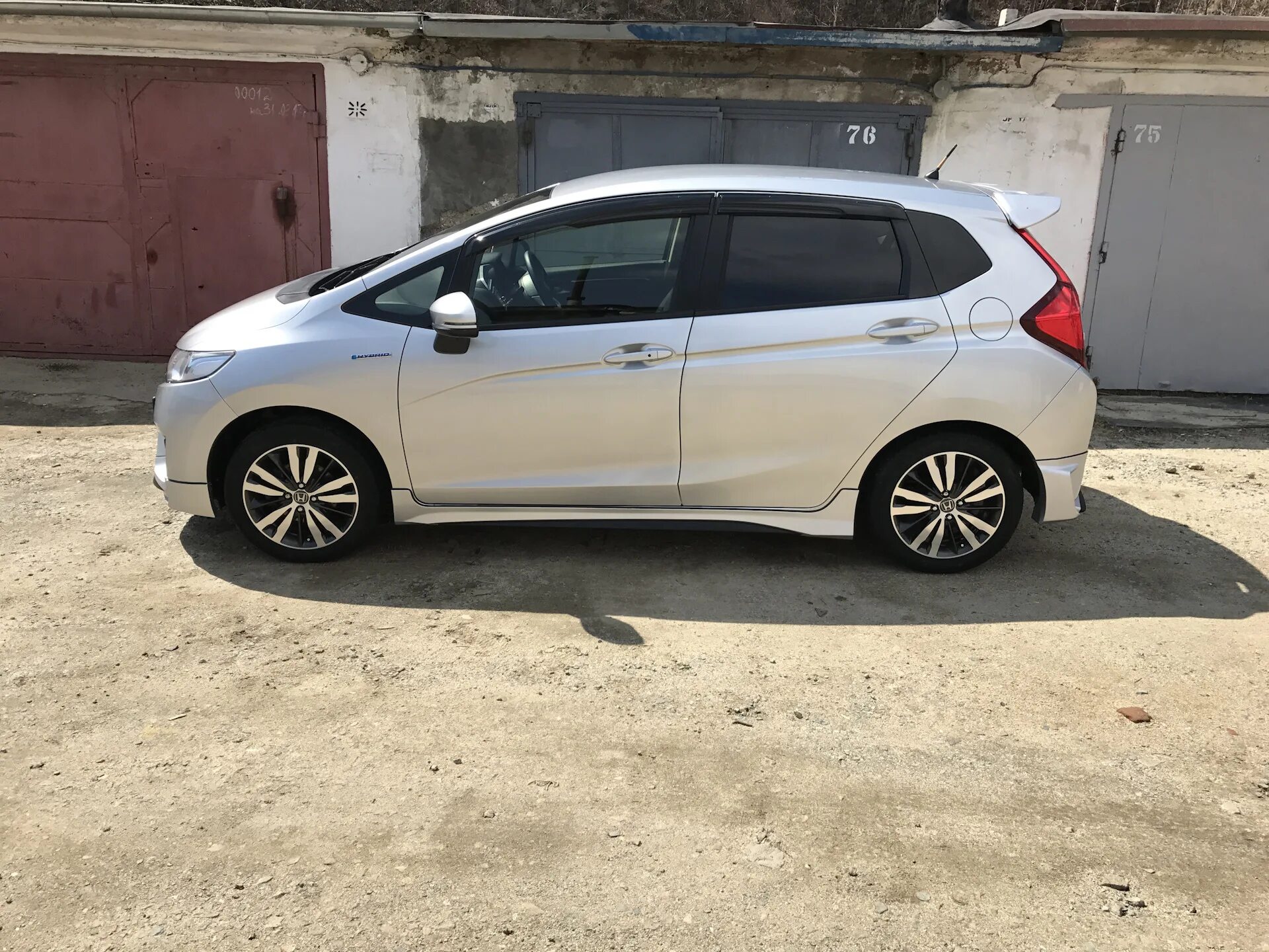 Литье r16 на Хонда фит 2017. Honda Fit gp5. Honda Fit gp1 Hybrid r14. Диски на Хонда фит r16.