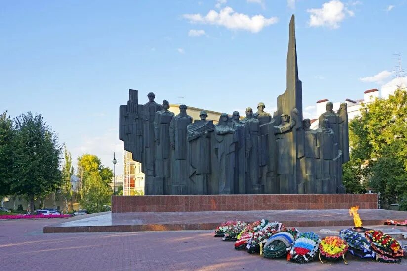 памятник на площади победы воронеж. военные памятники воронежа. площадь победы 26. площадь парка победы. монумент победы минск.