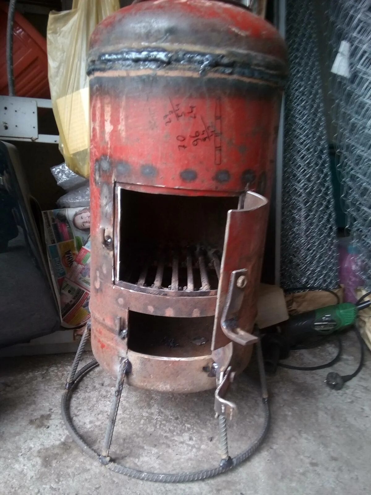 Печь для бани из газового баллона 27л. Печка буржуйка с газ баллона. Печь длительного горения из 2 газовых баллонов. Печь из двух газовых баллонов длительного горения. Сделать печь из газового баллона своими руками.