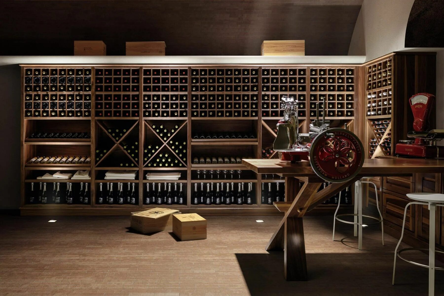 Wine room. L&#039;ottocento винотека. cantina винный шкаф. винотека винный погреб. &quot;wine room&quot; винный бутик.